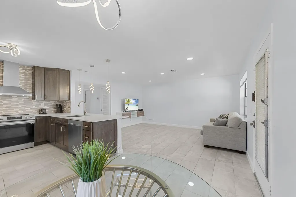 234 Capri E Delray Beach FL 33484