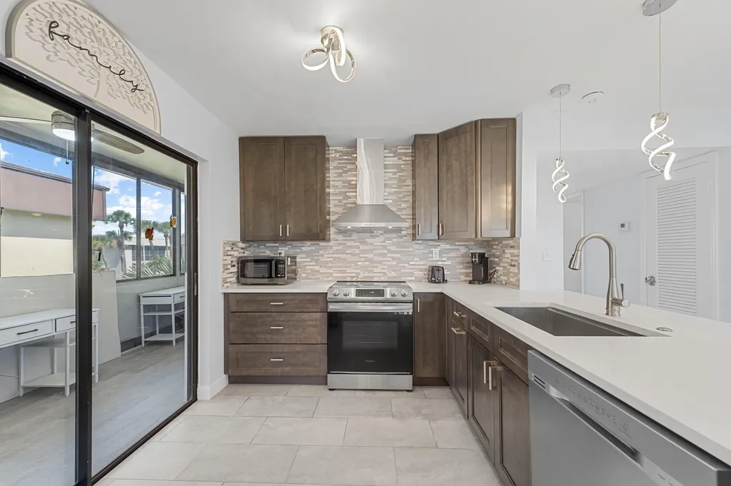 234 Capri E Delray Beach FL 33484