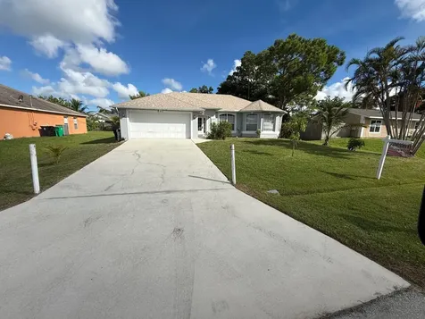 531 SE Evergreen Terrace Port St Lucie FL 34983