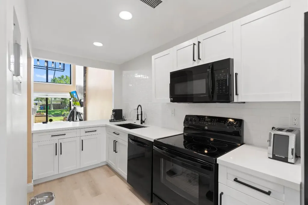 10650 NW 30th Place Sunrise FL 33322