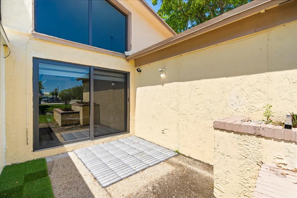 10650 NW 30th Place Sunrise FL 33322