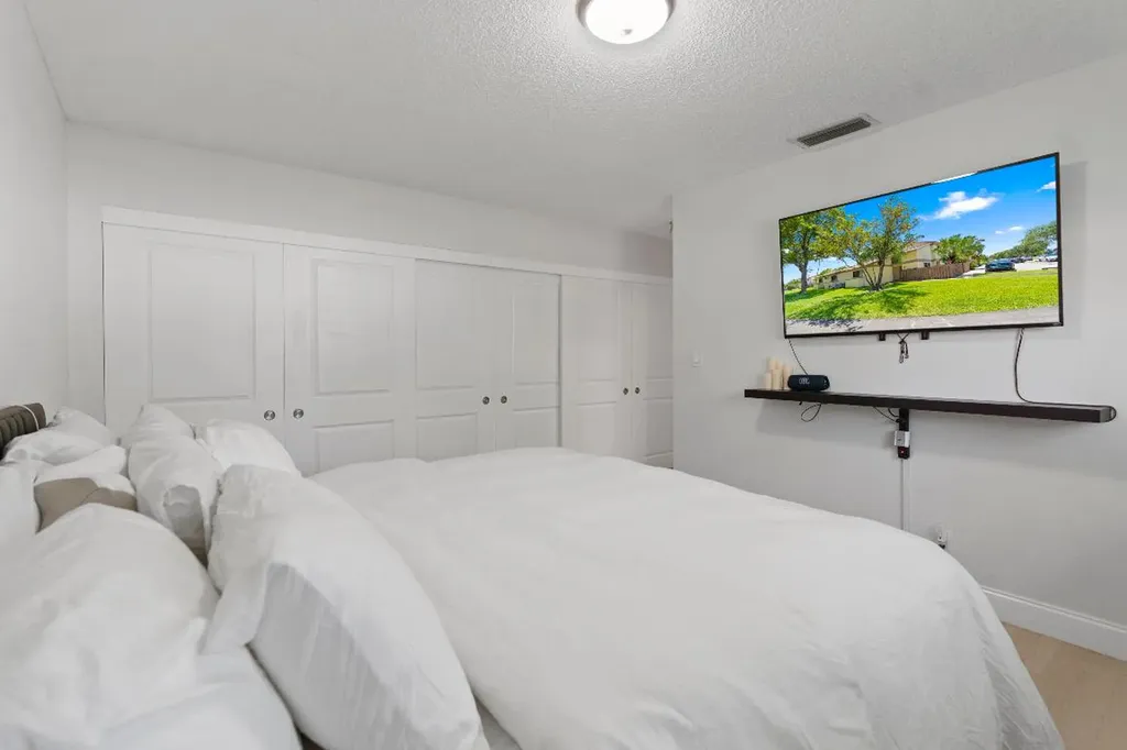 10650 NW 30th Place Sunrise FL 33322