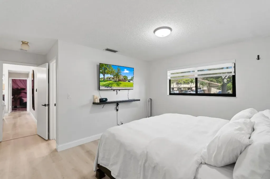 10650 NW 30th Place Sunrise FL 33322