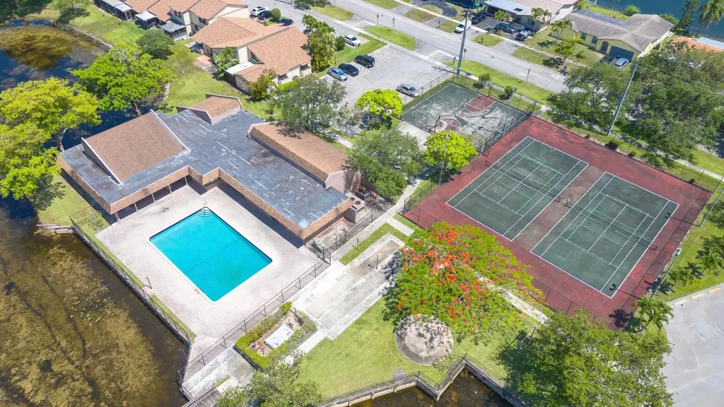 10650 NW 30th Place Sunrise FL 33322