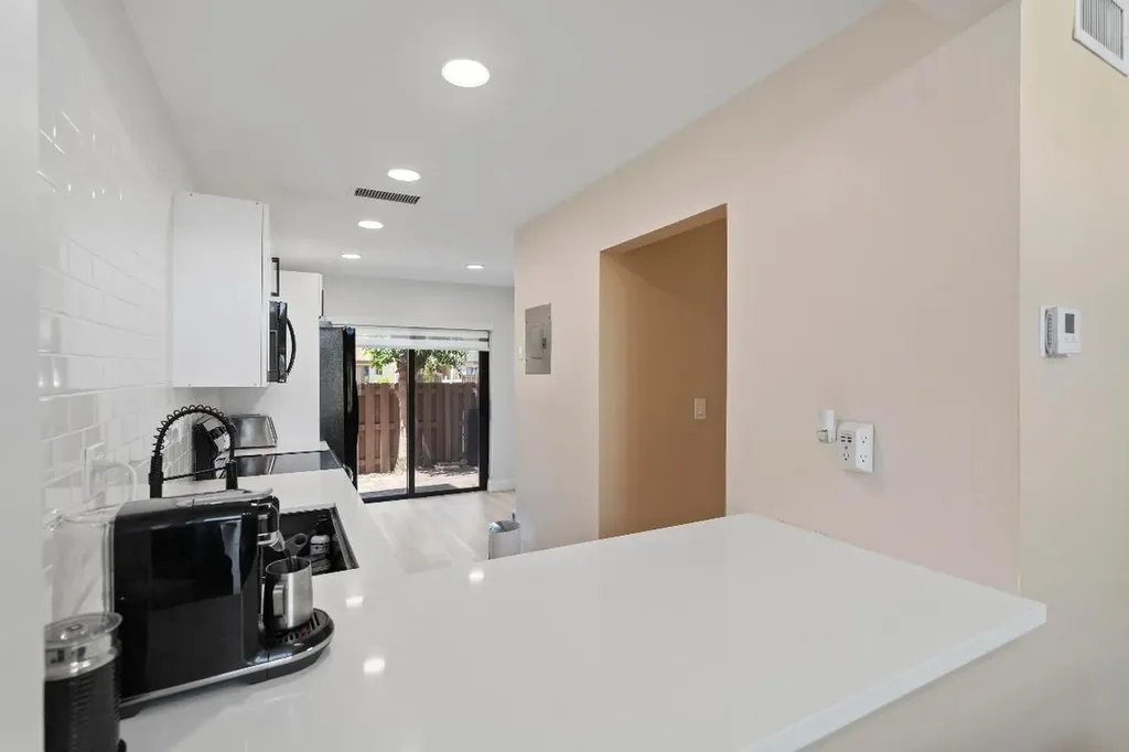 10650 NW 30th Place Sunrise FL 33322