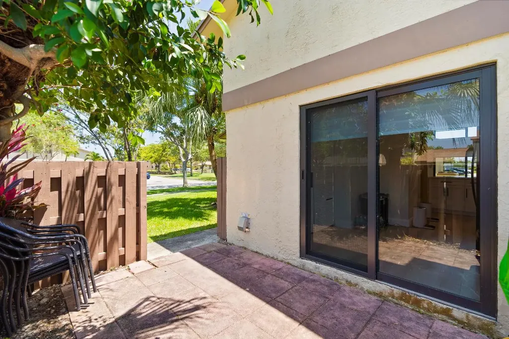 10650 NW 30th Place Sunrise FL 33322