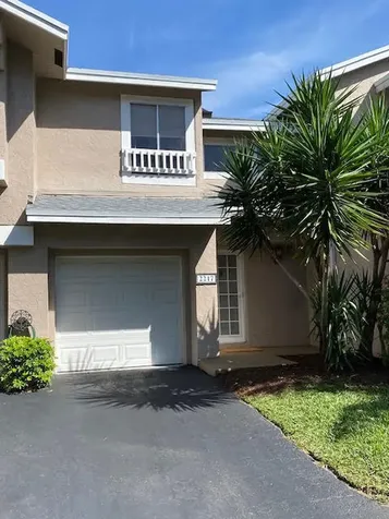 2217 Discovery Circle W Deerfield Beach FL 33442