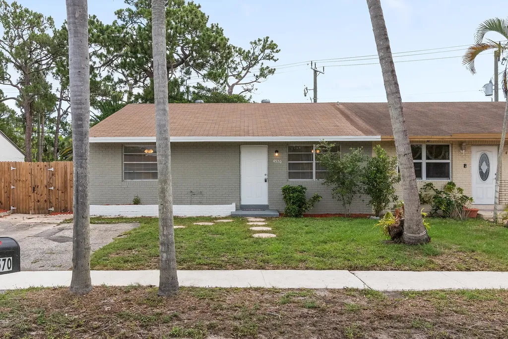 4570 Empire Way Greenacres FL 33463