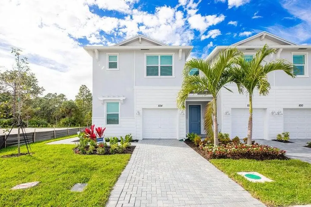 824 SE Grovebush Lane Port St Lucie FL 34984
