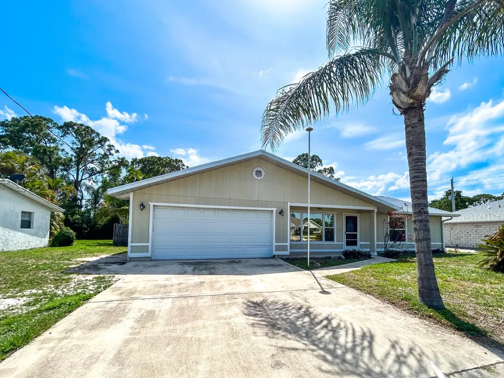 1712 SW Airoso Boulevard Port St Lucie FL 34984