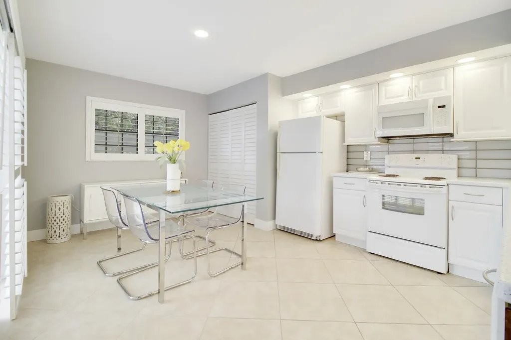 377 Prestwick Lane Palm Beach Gardens FL 33418