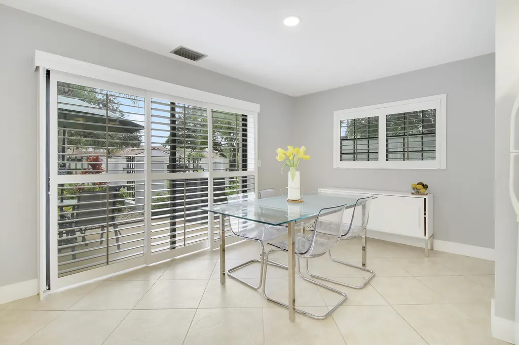 377 Prestwick Lane Palm Beach Gardens FL 33418