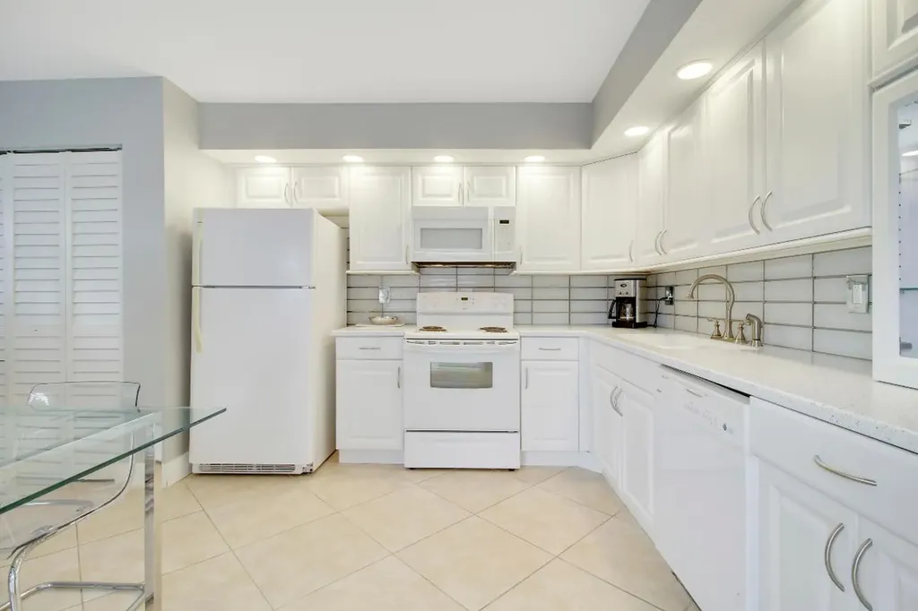 377 Prestwick Lane Palm Beach Gardens FL 33418