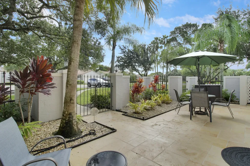 377 Prestwick Lane Palm Beach Gardens FL 33418
