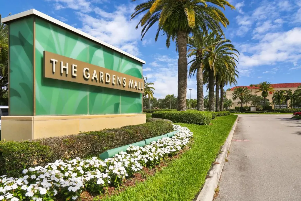 377 Prestwick Lane Palm Beach Gardens FL 33418
