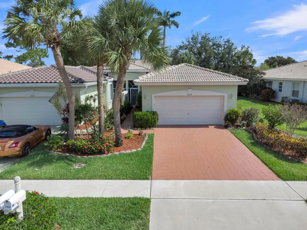 10664 Royal Caribbean Circle Boynton Beach FL 33437