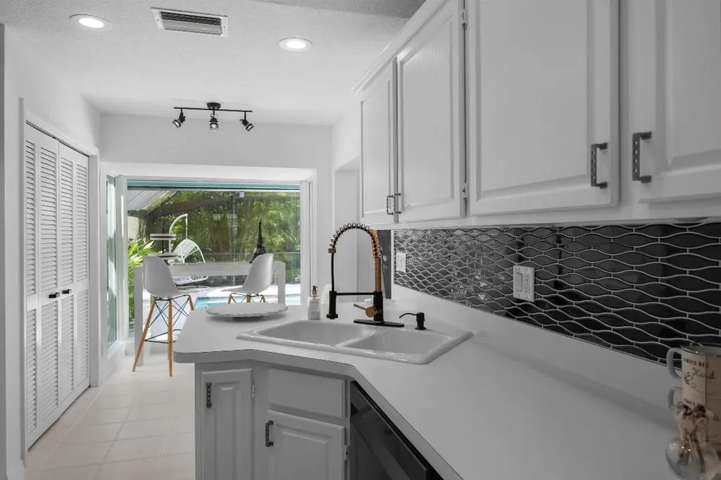 2252 Las Casitas Drive Wellington FL 33414