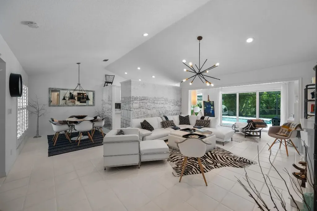 2252 Las Casitas Drive Wellington FL 33414