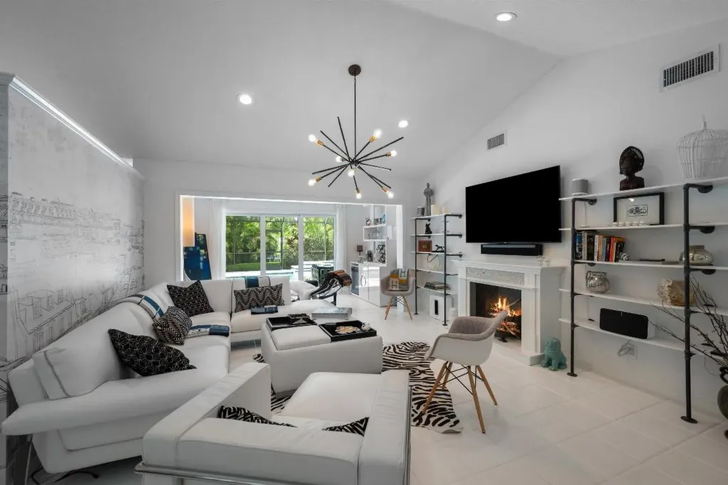 2252 Las Casitas Drive Wellington FL 33414