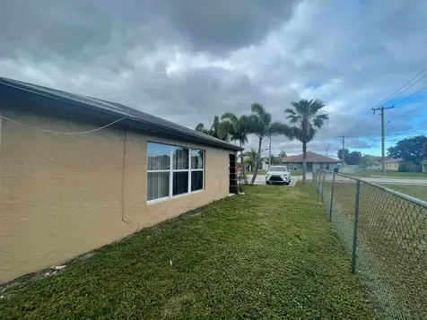 1105 W 9th Street Riviera Beach FL 33404