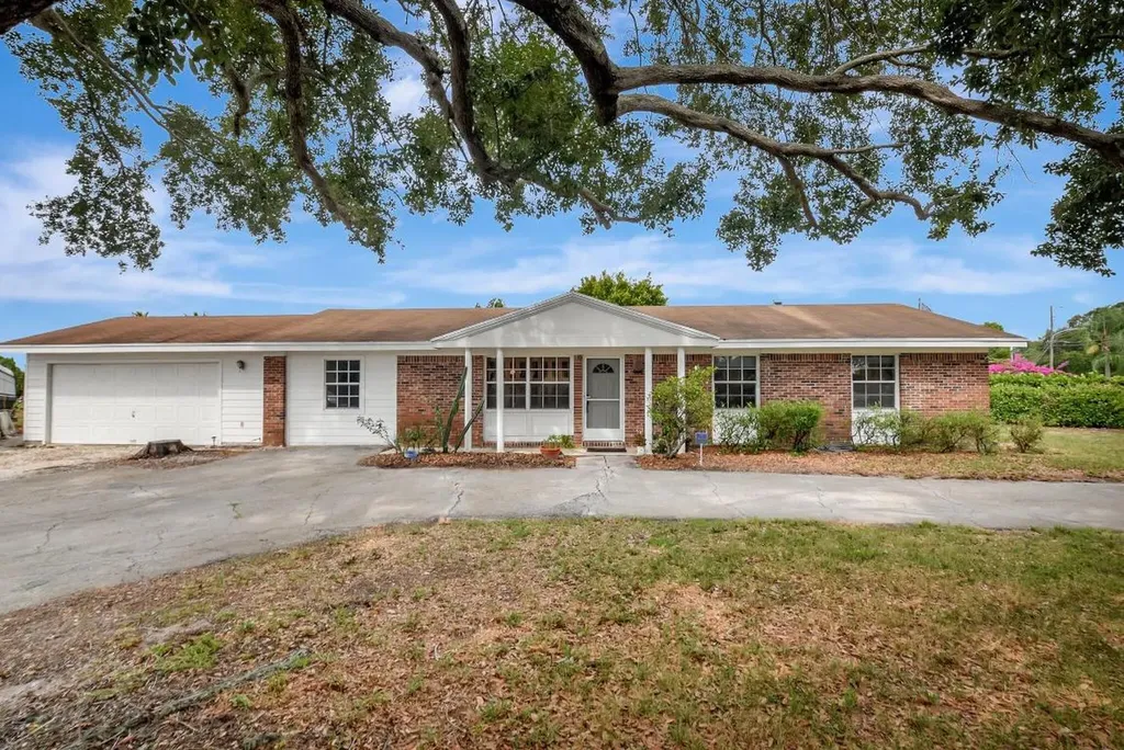 201 Rex Court Palm Springs FL 33461