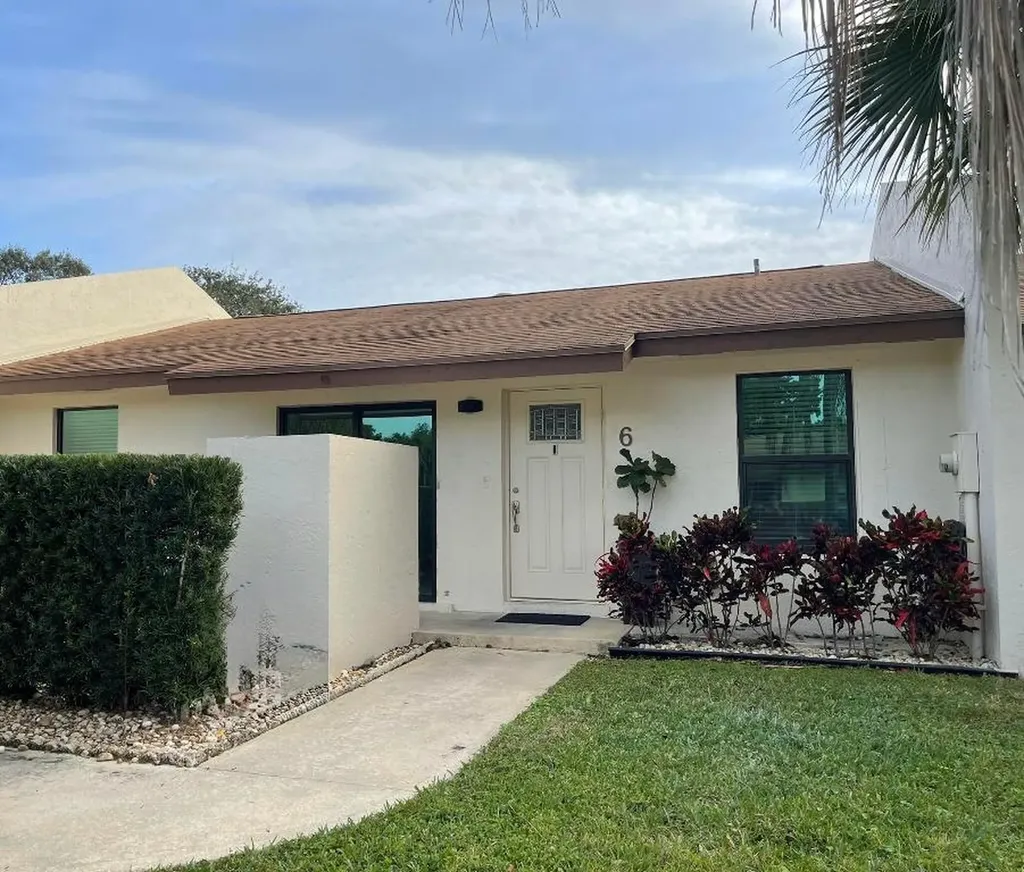 6 Chelsea Lane Boynton Beach FL 33426