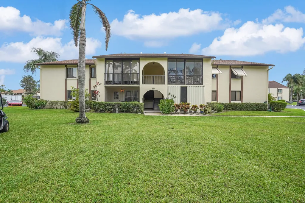 331 Knotty Pine Circle Greenacres FL 33463