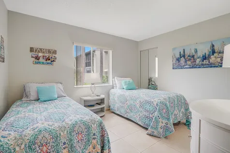 331 Knotty Pine Circle Greenacres FL 33463