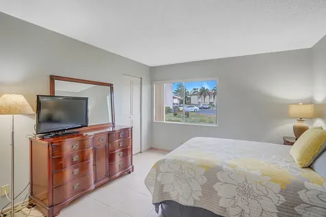 331 Knotty Pine Circle Greenacres FL 33463