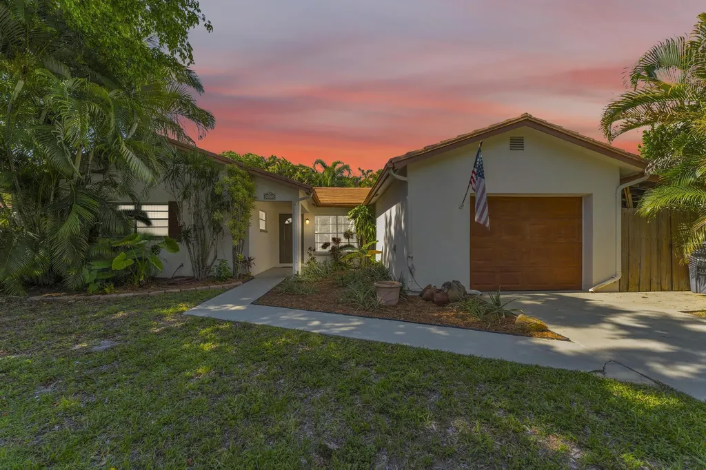 8858 SW 8th Street Boca Raton FL 33433