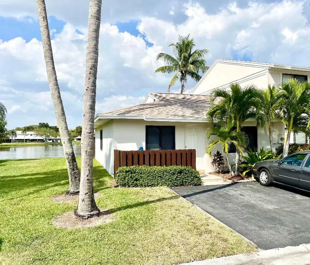 5327 Tennis Lane Delray Beach FL 33484