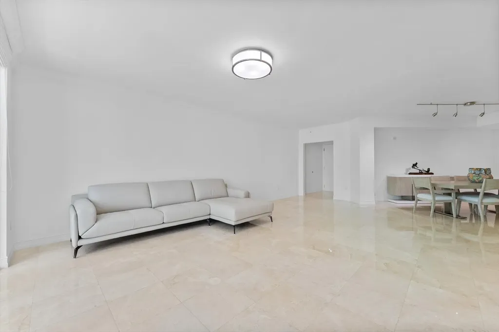 550 SE Mizner Boulevard Boca Raton FL 33432