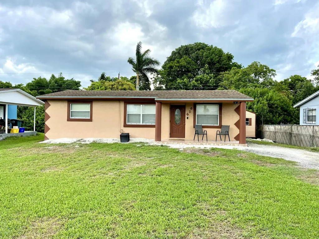 616 SW 13th Street Belle Glade FL 33430