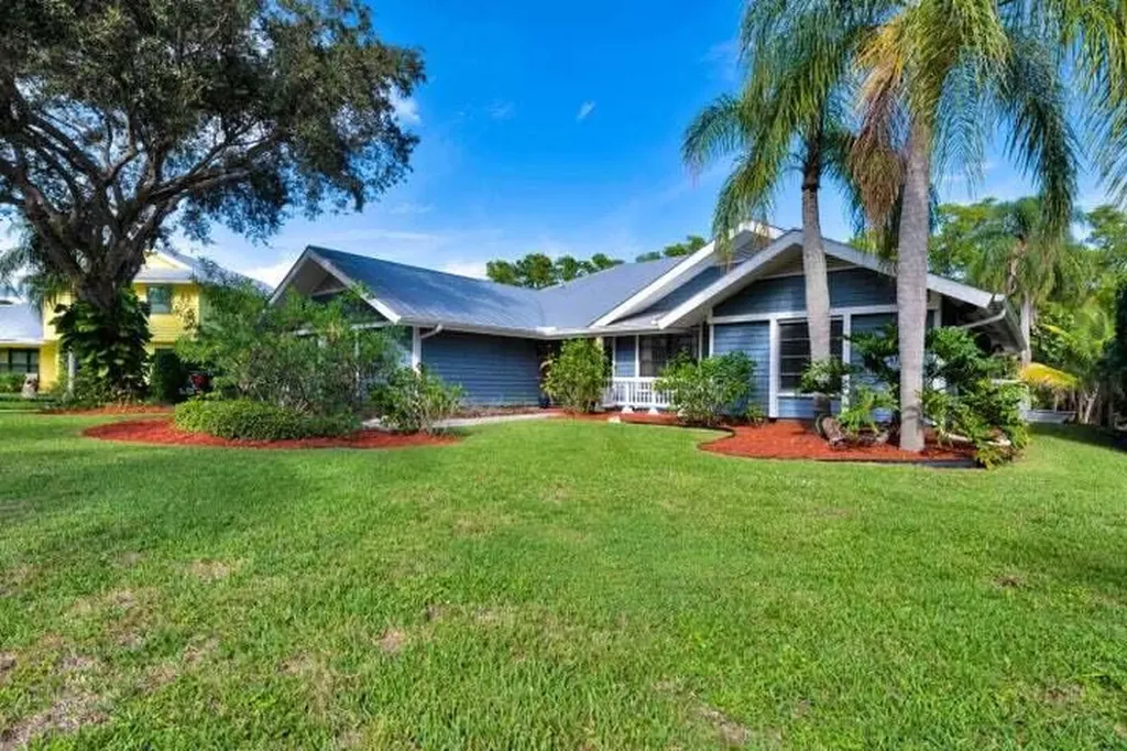 10510 SE Jupiter Narrows Drive Hobe Sound FL 33455