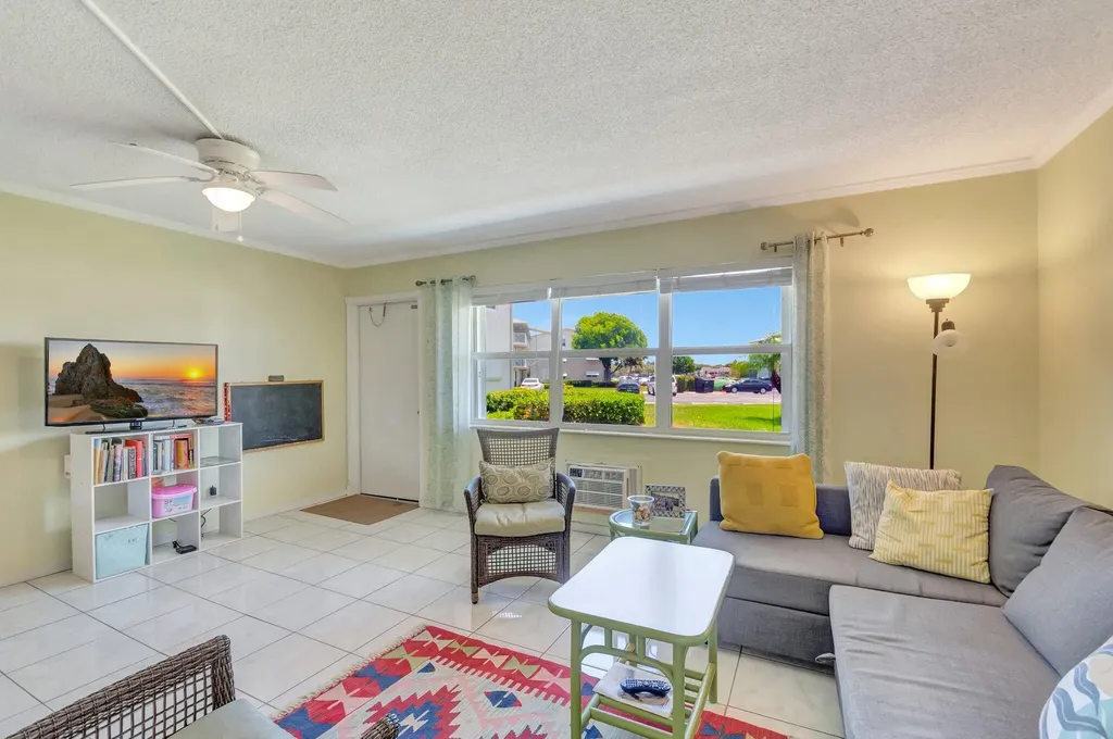 210 Horizons E Boynton Beach FL 33435