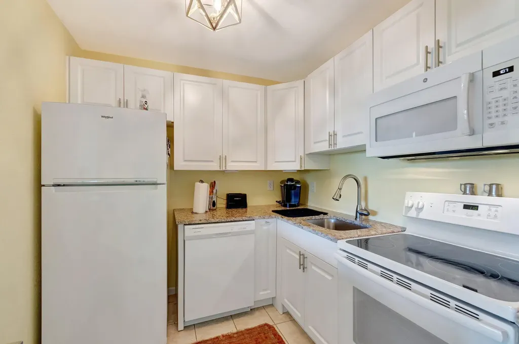 210 Horizons E Boynton Beach FL 33435