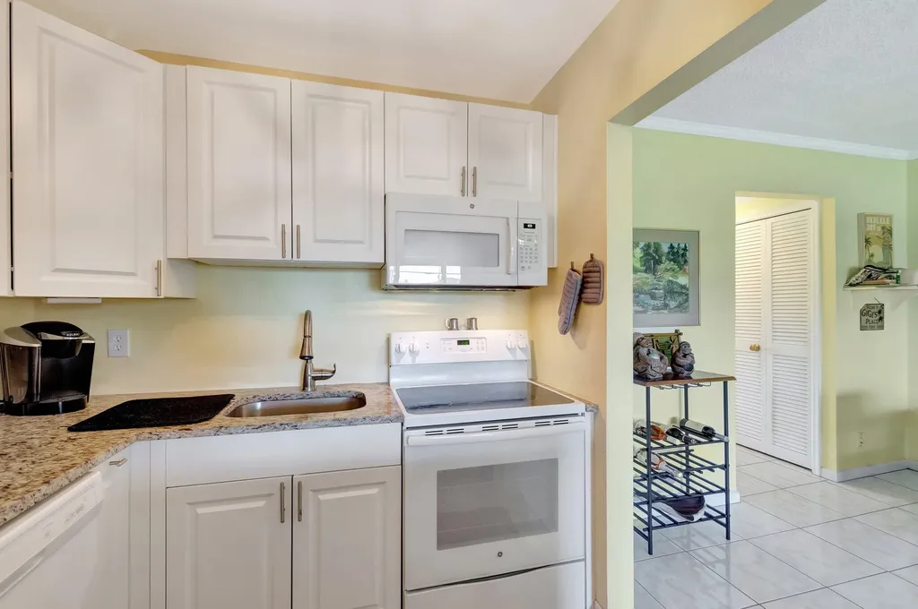210 Horizons E Boynton Beach FL 33435