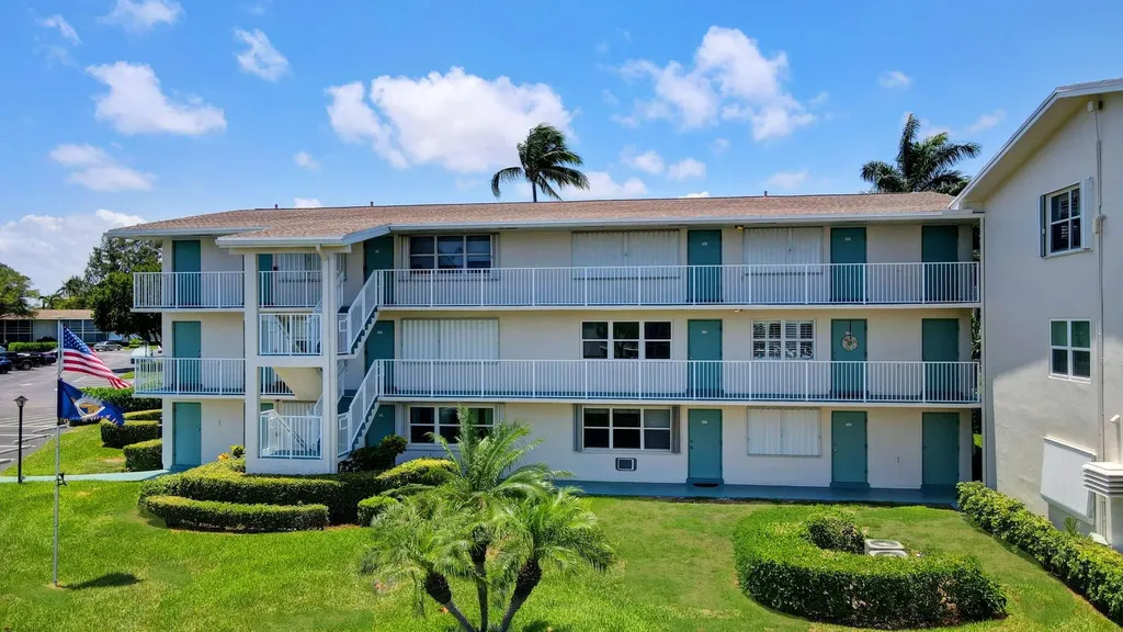 210 Horizons E Boynton Beach FL 33435