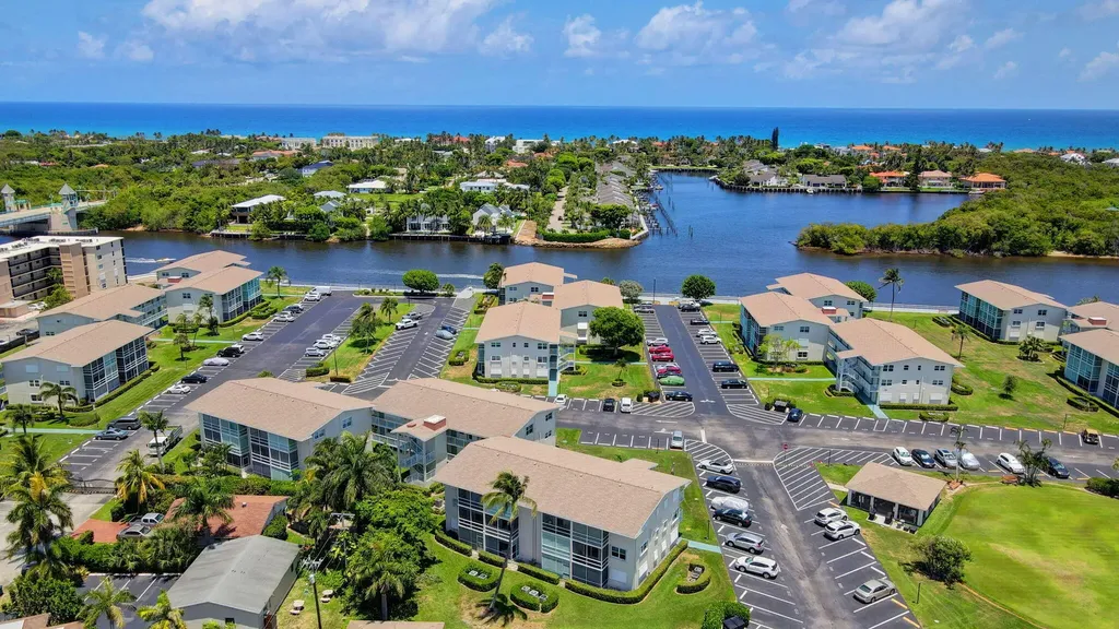 210 Horizons E Boynton Beach FL 33435