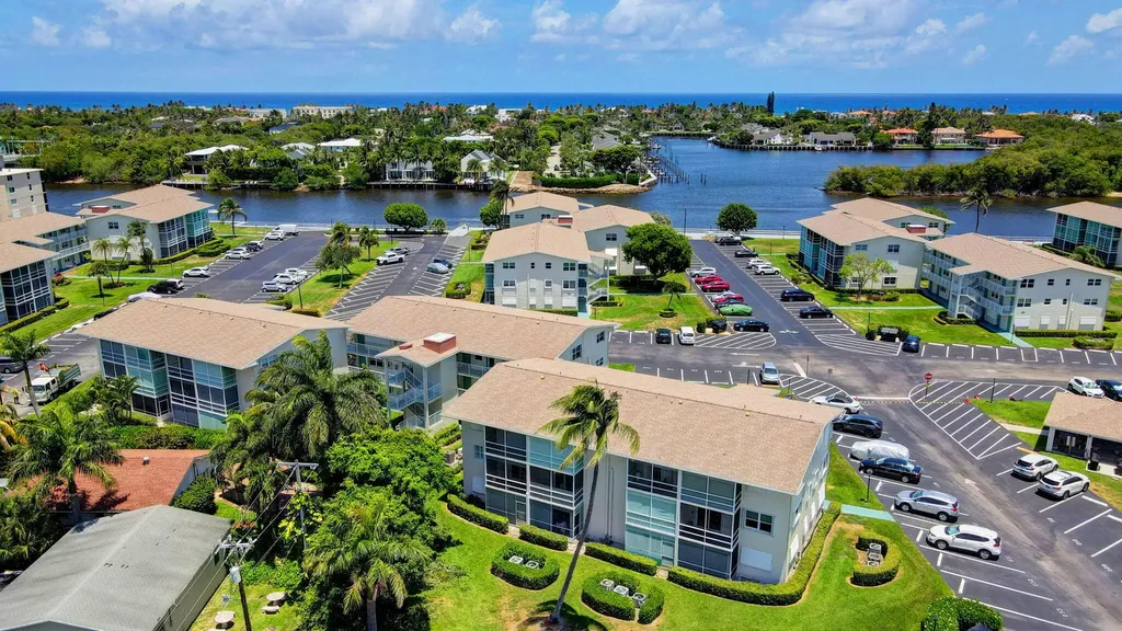 210 Horizons E Boynton Beach FL 33435