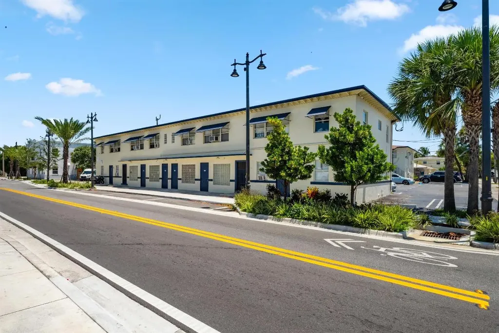 925 6th Street West Palm Beach FL 33401