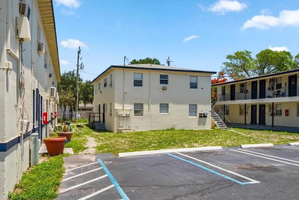 925 6th Street West Palm Beach FL 33401