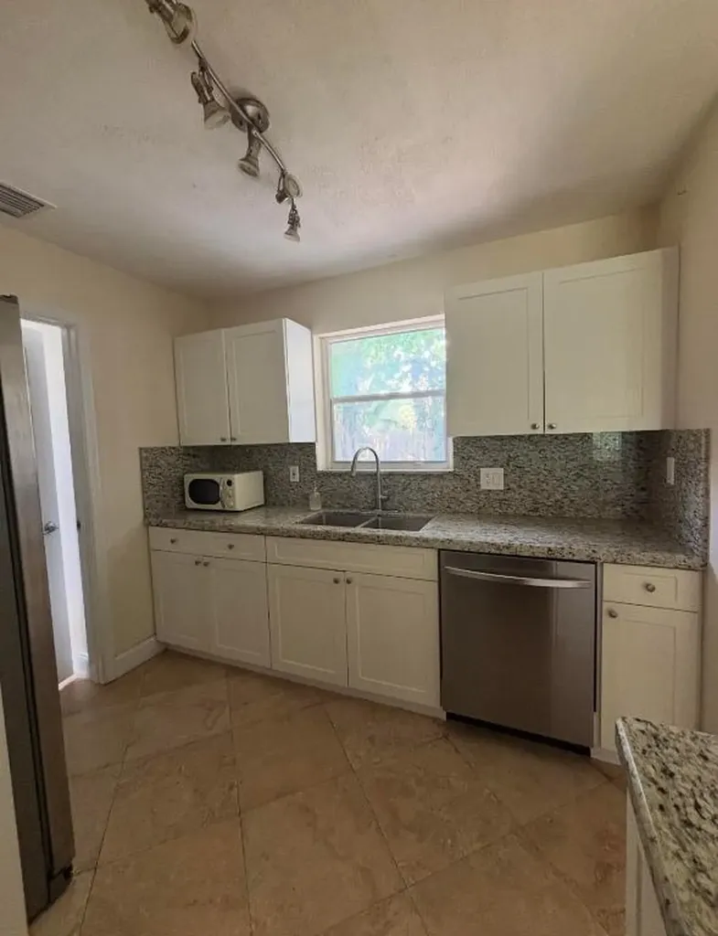927 W Royal Palm Road Boca Raton FL 33486