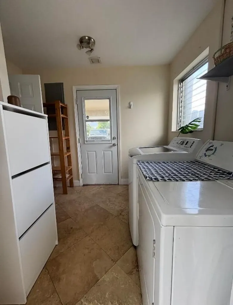 927 W Royal Palm Road Boca Raton FL 33486