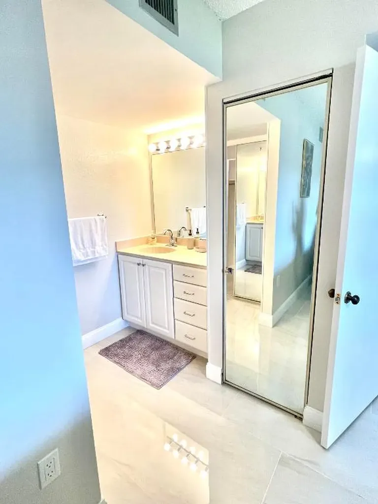 901 SW Seafarer Circle Jupiter FL 33477