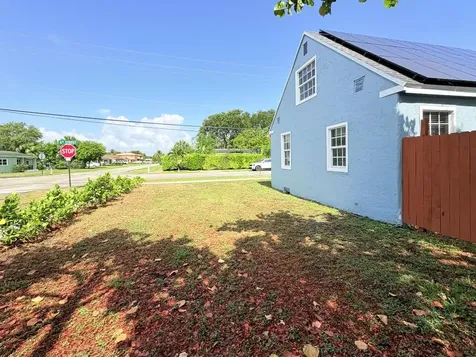 307 4th Street Lake Park FL 33403