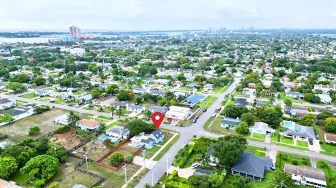 307 4th Street Lake Park FL 33403