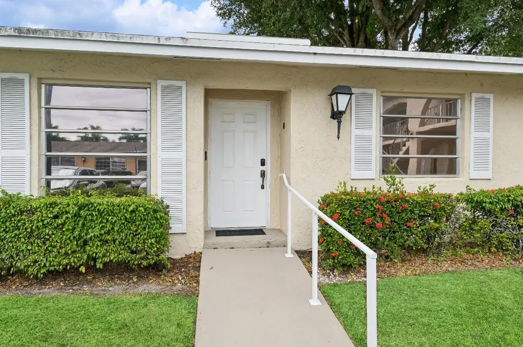 13725 Flora Place Delray Beach FL 33484