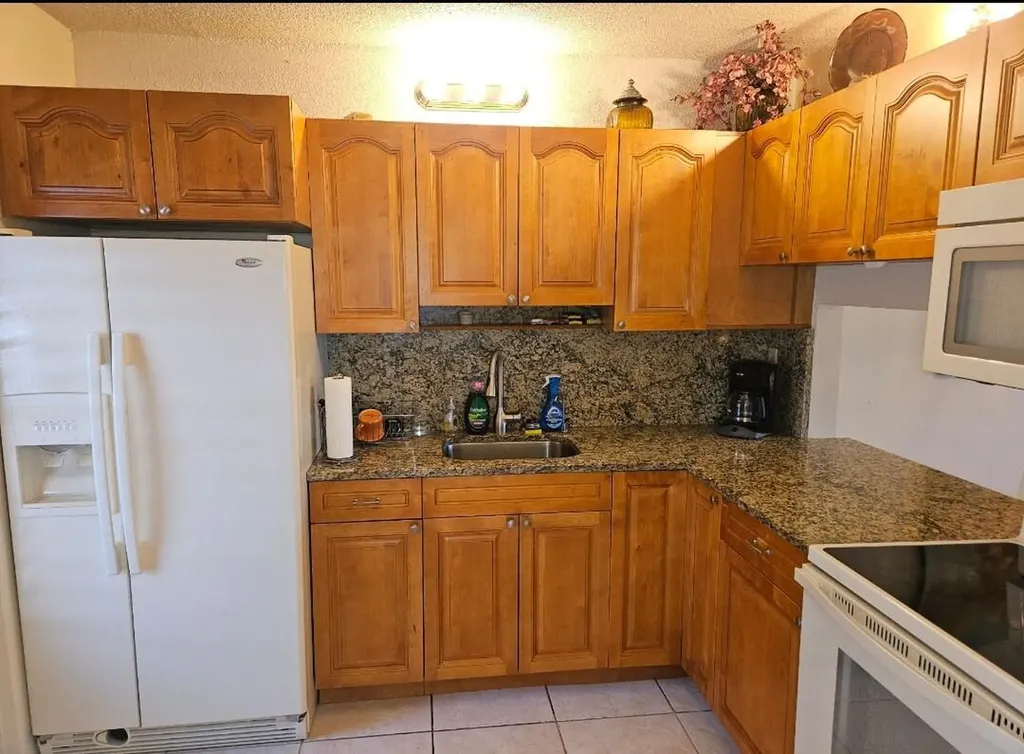 2581 N Garden 202 Drive N Lake Worth FL 33461