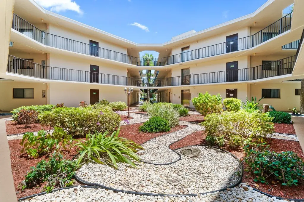 5100 Las Verdes Circle Delray Beach FL 33484